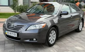 Лише 37 тисяч км за 17 років: у Києві продають Toyota Camry XV40 (фото)
