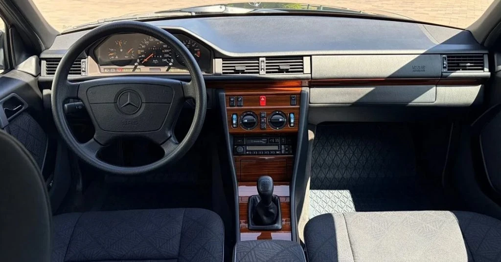 Mercedes-Benz E-Class E 220