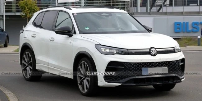 Volkswagen Tiguan R нового покоління з двигуном від Golf сфотографували на гоночній трасі