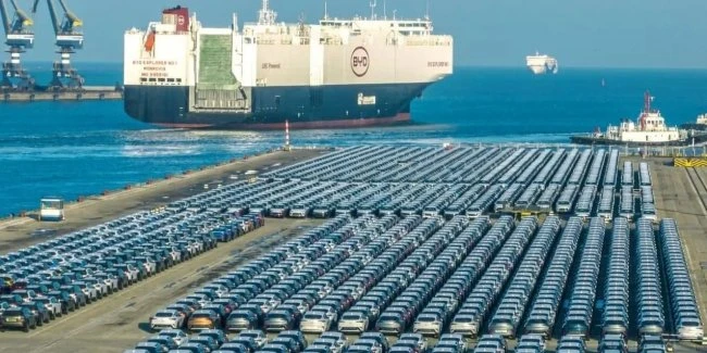 Китай уже перевершив власний рекорд експорту автомобілів за весь 2025 рік